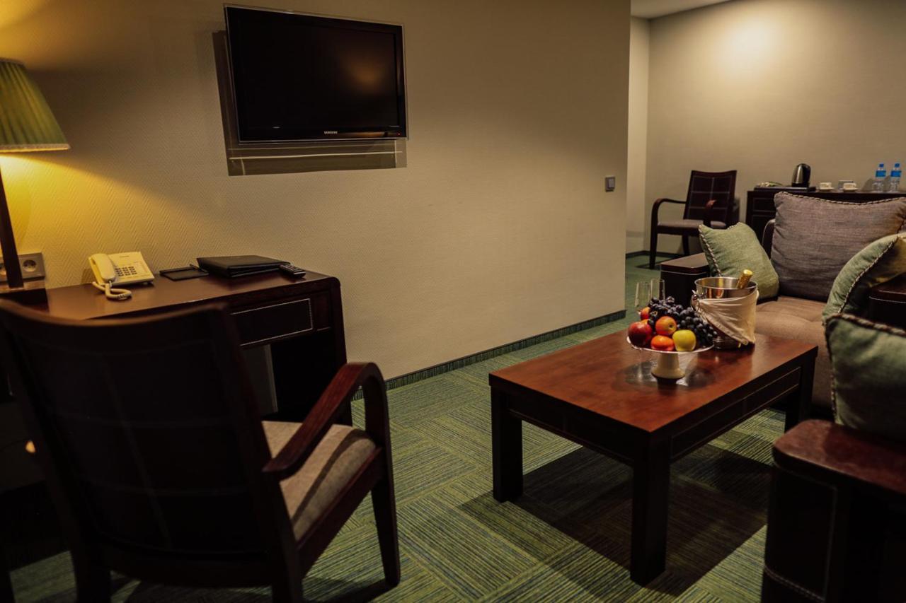 Hotel Dastan Актобе Екстер'єр фото